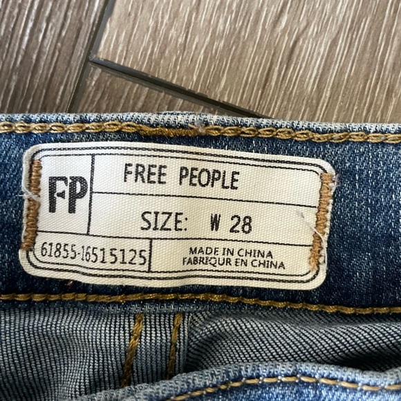 Free People Great Heights Frayed Hem Distressed Jeans Size 28 Medium wash - Picture 9 of 9